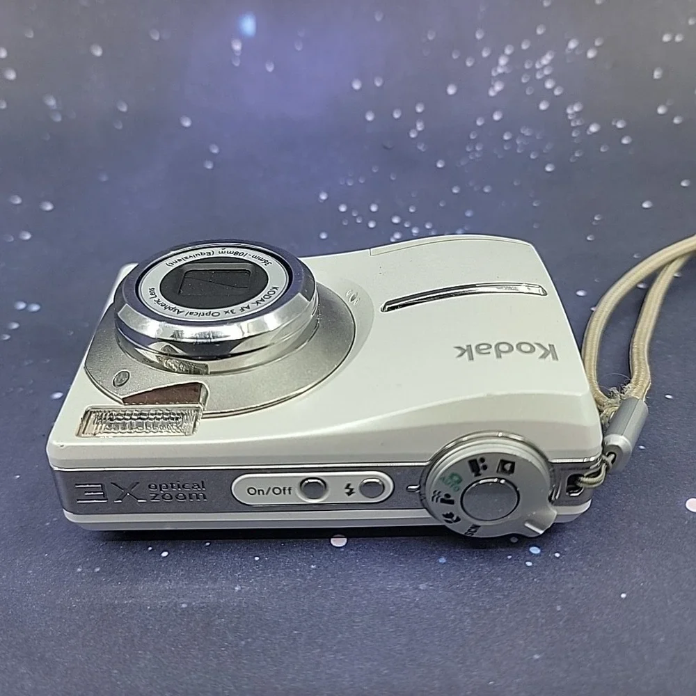 Kodak EasyShare C613 White Silver Digital Camera 3X Zoom 6.2MP TESTED W/ ISSUES